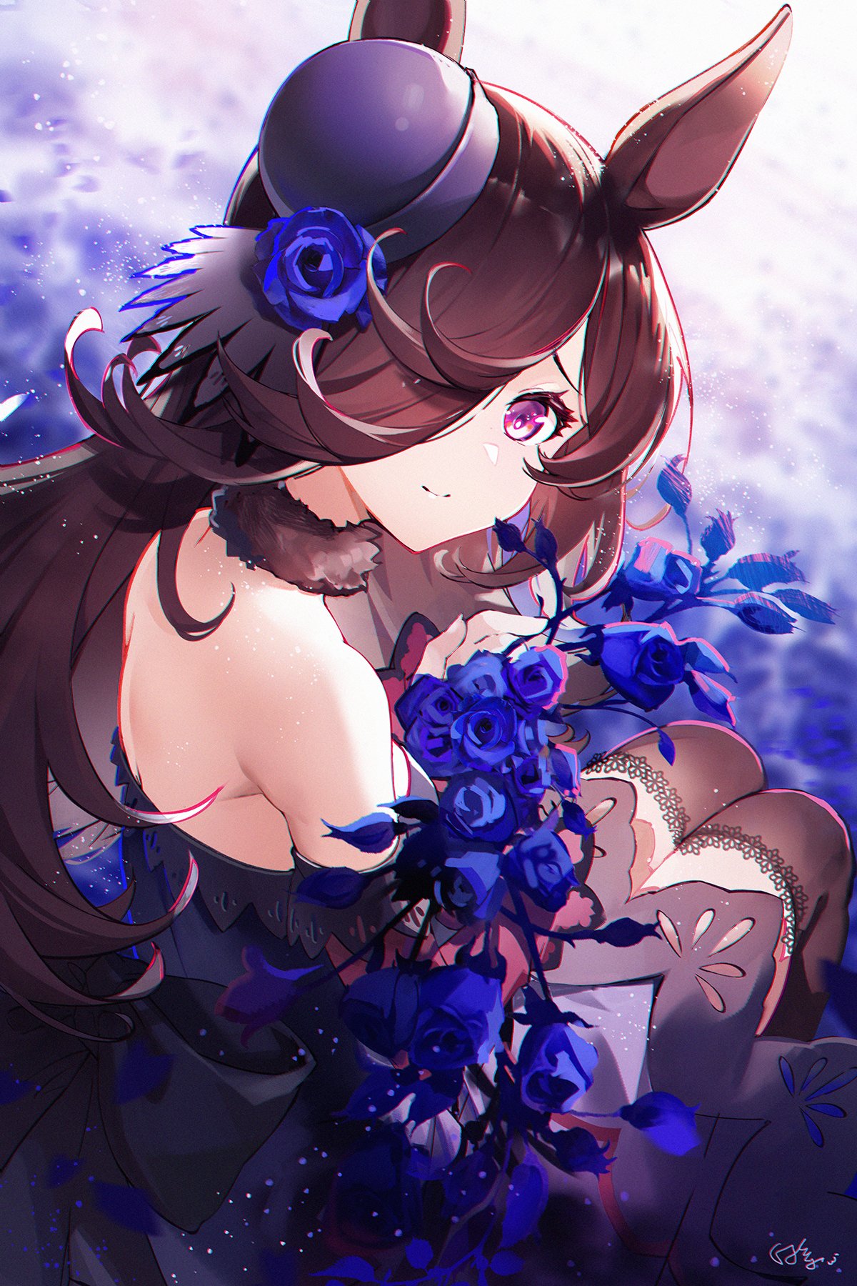 1girl animal_ears back_bow baisi_shaonian bangs bare_shoulders black_bow black_thighhighs blue_background blue_dress blue_flower blue_headwear blue_rose bouquet bow breasts brown_hair commentary_request detached_sleeves dress eyelashes flower flower_hat fur_choker hair_over_one_eye hat highres holding holding_bouquet horse_ears horse_girl horse_tail lace_trim long_hair looking_at_viewer looking_back pink_sleeves purple_eyes rice_shower_(umamusume) rose shy sitting sleeveless sleeveless_dress small_breasts smile solo tail thighhighs thighs umamusume