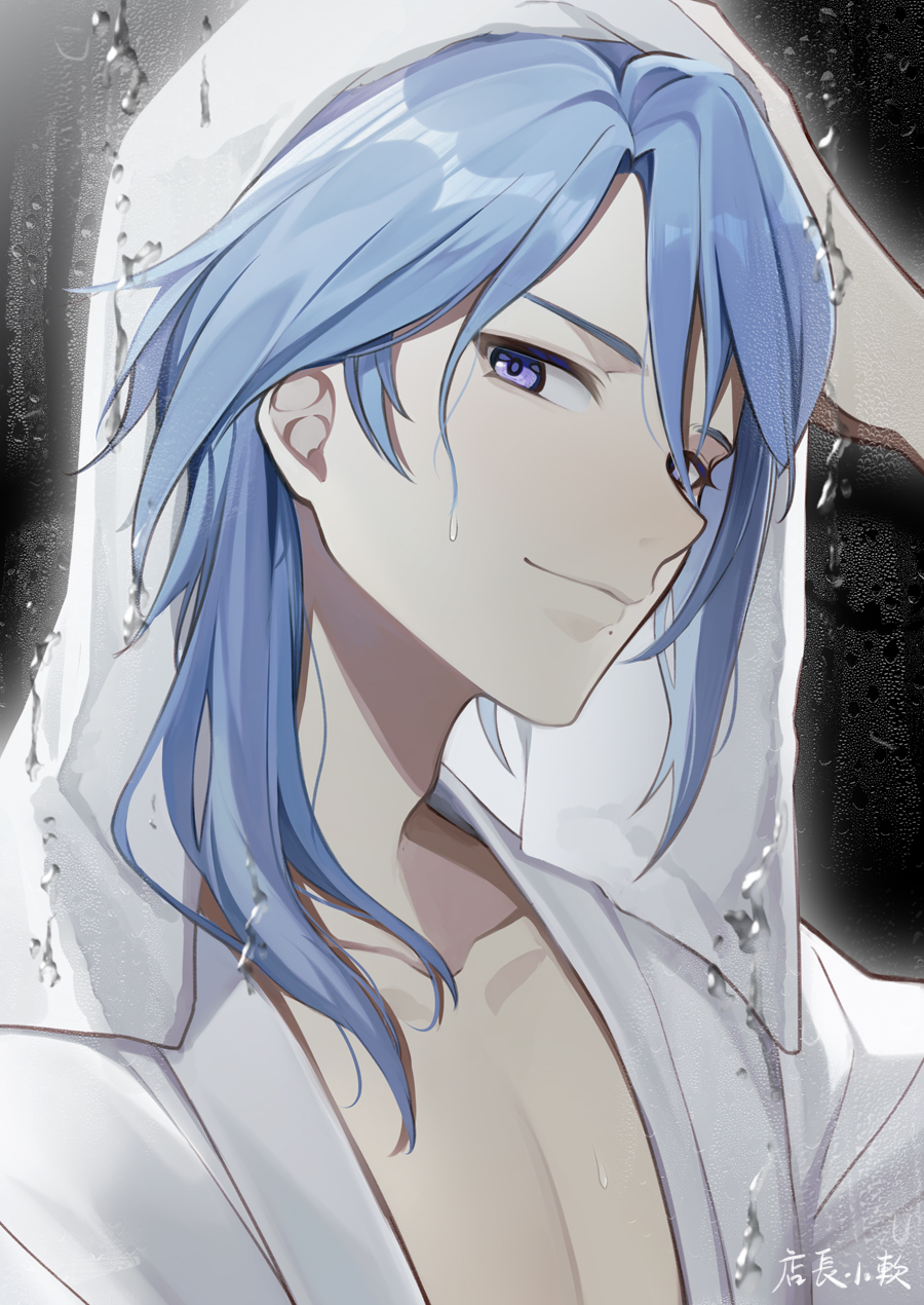 1boy arm_up artist_name bangs bath_yukata blue_hair chinese_commentary closed_mouth collarbone commentary_request genshin_impact hair_between_eyes hair_over_shoulder hand_on_own_head highres japanese_clothes kamisato_ayato kimono looking_at_viewer male_focus medium_hair mole mole_under_mouth parted_bangs purple_eyes sidelocks smile solo steam swept_bangs towel towel_on_head upper_body water_drop wet yoitesa yukata