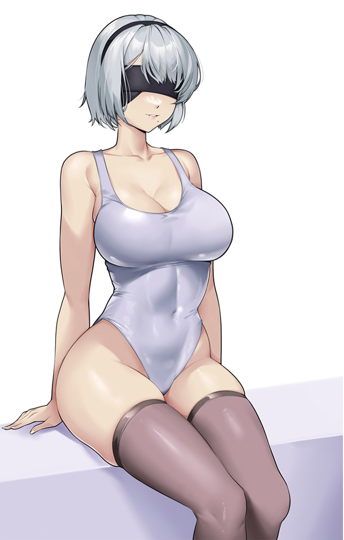 1girl arrow_(symbol) black_blindfold black_hairband blindfold bob_cut breasts cleavage collarbone commentary covered_navel damodar english_commentary grey_hair grin hairband highleg highleg_swimsuit large_breasts mole mole_under_mouth nier_(series) nier_automata one-piece_swimsuit parted_lips short_hair side_slit simple_background sitting skin_tight skindentation smile solo swimsuit thighhighs thighs white_background white_hair white_one-piece_swimsuit yorha_no._2_type_b