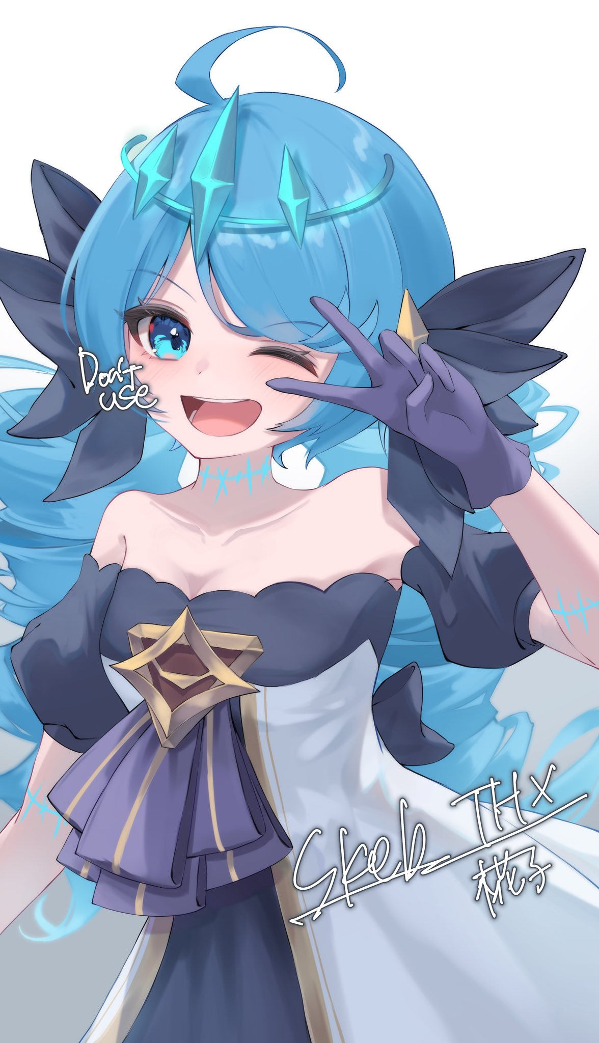 1girl ;d ahoge bare_shoulders black_bow black_sleeves blue_eyes bow collarbone commission detached_sleeves dress gloves green_hair grey_dress gwen_(league_of_legends) hair_bow highres league_of_legends long_hair momikodayo one_eye_closed purple_gloves ruined_(league_of_legends) skeb_commission smile solo strapless strapless_dress teeth translation_request upper_teeth_only v_over_eye white_dress