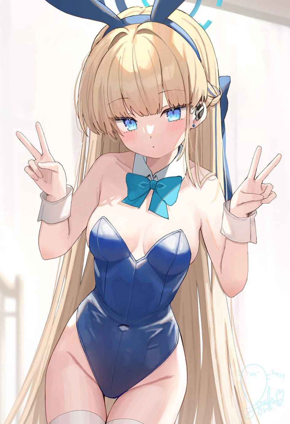 1girl animal_ears blonde_hair blue_archive blue_bow blue_bowtie blue_eyes blue_hair blue_halo blue_leotard blush bow bowtie braid breasts closed_mouth cowboy_shot detached_collar double_v fake_animal_ears groin halo highres leotard long_hair looking_at_viewer medium_breasts multicolored_hair official_alternate_costume rabbit_ears saeki_sora signature solo strapless strapless_leotard streaked_hair toki_(blue_archive) toki_(bunny)_(blue_archive) v