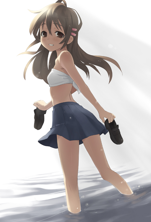 brown_eyes brown_hair dutch_angle flat_chest from_behind holding holding_shoes loafers long_hair looking_back midriff narcissu oryou parted_lips pleated_skirt sakura_setsumi shoes skirt smile solo wading water
