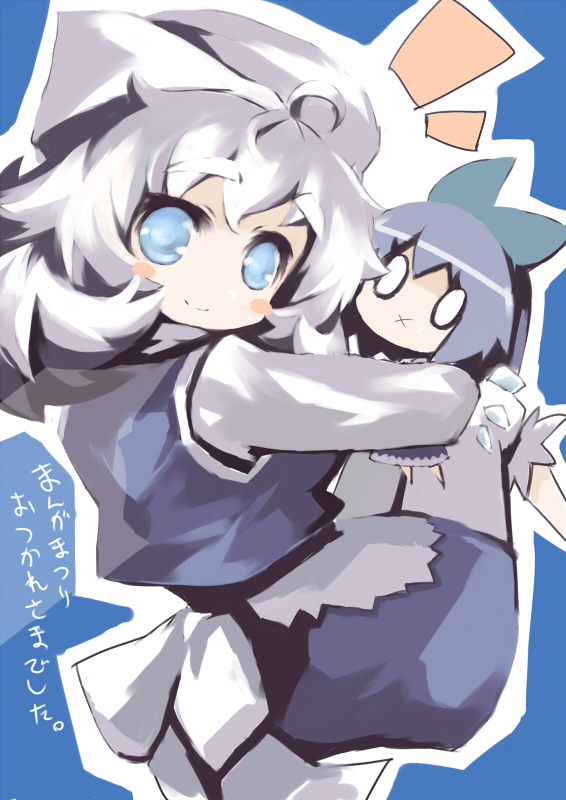 0_0 2girls apron blue_background blue_bow blue_dress blue_eyes bow cirno dress empty_eyes hair_bow hug letty_whiterock long_sleeves looking_at_viewer looking_back multiple_girls silver_hair simple_background size_difference surprised touhou waist_apron xexu yuri