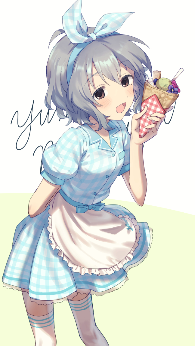 1girl apron arm_behind_back blue_bow blue_ribbon blue_shirt blue_skirt bow brown_eyes buttons character_name checkered_clothes checkered_ribbon checkered_shirt checkered_skirt commentary flat_chest food frilled_apron frills grey_hair hair_ribbon holding holding_food ice_cream_crepe idolmaster idolmaster_cinderella_girls light_blush looking_at_viewer lunalight-dg medium_hair mole mole_under_eye narumiya_yume open_mouth puffy_short_sleeves puffy_sleeves ribbon shirt short_sleeves sidelocks skirt smile solo thighhighs thighs waist_apron waitress wavy_hair white_apron white_background white_thighhighs