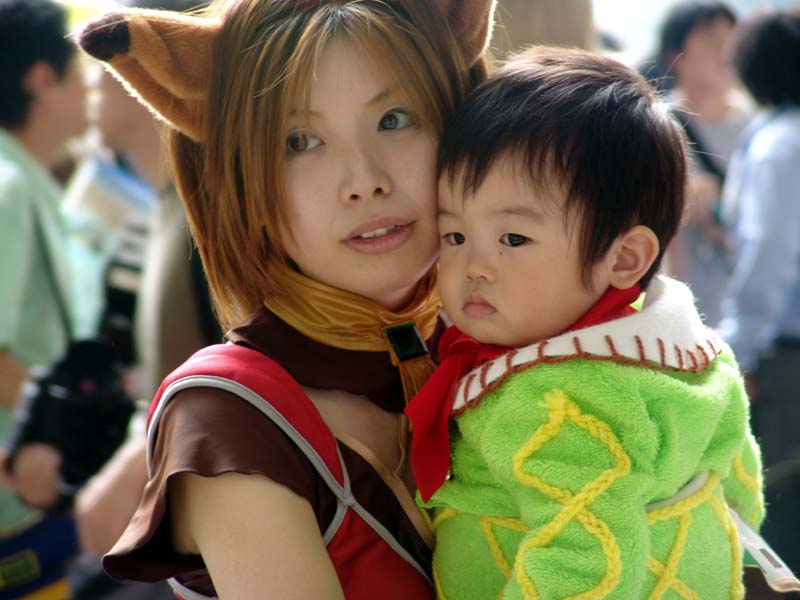 1girl age_difference animal_ears cat_ears cosplay final_fantasy final_fantasy_xi mithra photo tarutaru