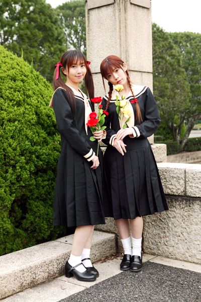 cosplay fukuzawa_yumi long_sleeves maria-sama_ga_miteru multiple_girls photo shimazu_yoshino twintails