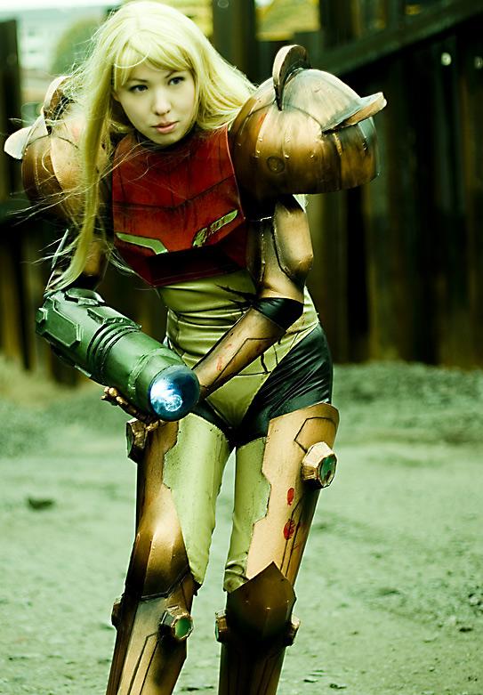 1girl arm_cannon armor blonde_hair cosplay metroid photo pixel_ninja power_armor samus_aran varia_suit weapon