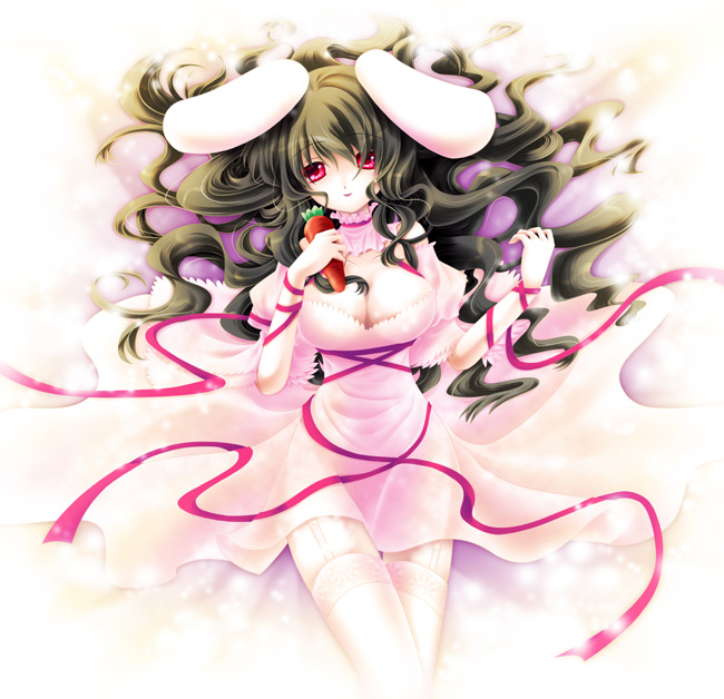 alternate_hairstyle animal_ears bad_id bad_pixiv_id black_hair breasts brown_hair bunny_ears carrot cleavage garter_straps inaba_tewi large_breasts light_smile long_hair older pink_eyes s20 solo thighhighs touhou wavy_hair