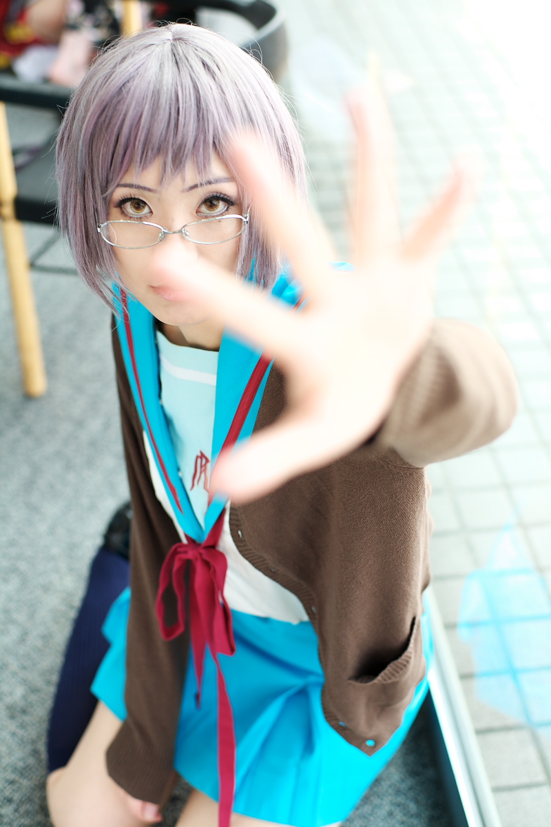 cardigan cosplay glasses highres knee_socks kneehighs nagato_yuki photo sailor sailor_uniform school_uniform serafuku suzumiya_haruhi_no_yuuutsu tamaki_shuri