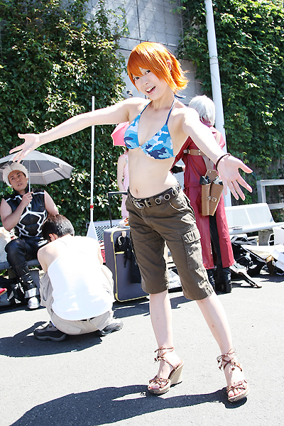 2girls 3boys amanone_shun asian belt bench bikini_top boots bracelet camouflage capcom cargo_shorts cosplay dante dante_(cosplay) devil_may_cry feet full_body gun jacket jewelry long_coat midriff multiple_boys multiple_girls nami nami_(cosplay) nami_(one_piece) nami_(one_piece)_(cosplay) one_piece orange_hair outdoors photo pink_umbrella plant red_jacket sandals skypiea standing umbrella weapon wedge_heels wedges white_hair