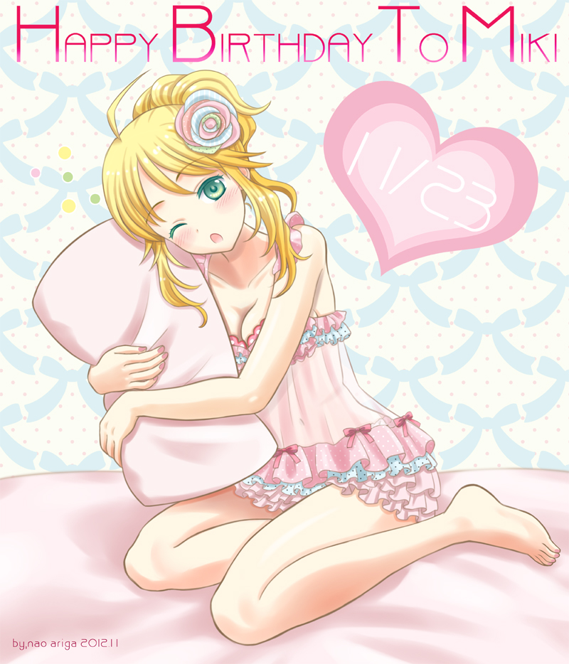 ;o ahoge ariga_nao babydoll barefoot bed blonde_hair blush breasts cleavage flower green_eyes hair_flower hair_ornament hair_up happy_birthday heart hoshii_miki hug idolmaster idolmaster_(classic) md5_mismatch medium_breasts one_eye_closed open_mouth pillow sitting solo
