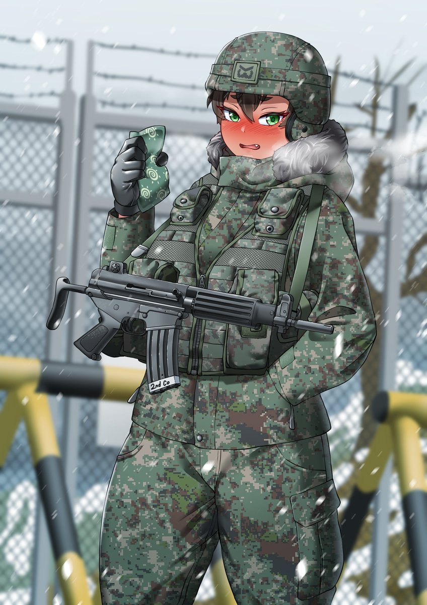 1girl ammunition_pouch assault_rifle barbed_wire black_gloves breasts breath brown_hair camouflage camouflage_jacket camouflage_pants chain-link_fence combat_helmet daewoo_k2 dark_skin ear_protection english_commentary engrish_commentary fang fence fur-trimmed_jacket fur_trim gloves green_eyes gun gun_sling hair_between_eyes hand_in_pocket hand_up hand_warmer helmet highres hitch_(perotoss) hood hooded_jacket jacket large_breasts load_bearing_vest open_mouth original paid_reward_available pants pouch republic_of_korea_army rifle short_hair snowing solo upper_body weapon