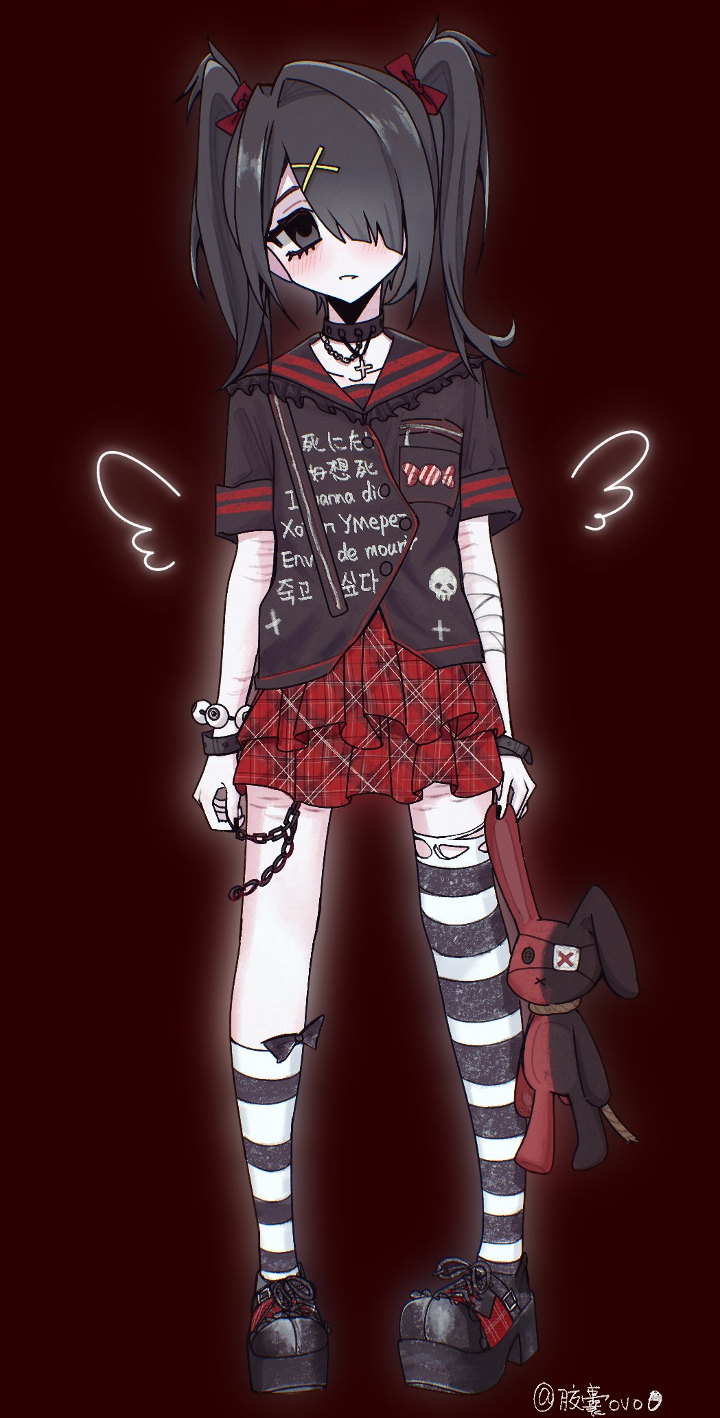 1girl alternate_costume ame-chan_(needy_girl_overdose) asymmetrical_legwear bandaged_arm bandages black_choker black_footwear black_hair black_sailor_collar black_shirt bracelet choker clothes_writing commentary cuts drawn_wings full_body hair_ornament hair_over_one_eye highres holding holding_stuffed_toy injury jewelry jiaonang long_hair looking_at_viewer needy_girl_overdose plaid plaid_skirt pleated_skirt red_background red_skirt sailor_collar self-harm self-harm_scar shirt shoes single_thighhigh skirt socks solo standing striped_clothes striped_socks striped_thighhighs stuffed_animal stuffed_rabbit stuffed_toy symbol-only_commentary t-shirt thighhighs twintails wrist_cutting x_hair_ornament