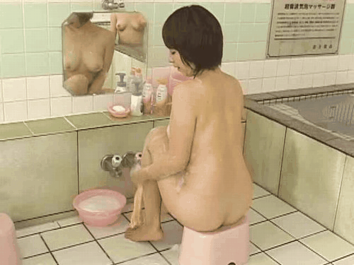 animated animated_gif ass bath bath_stool bathtub black_hair from_behind japanese mirror multiple_girls nipples nude photo pool reflection shared_bathing shower sitting stool wash_cloth wiping