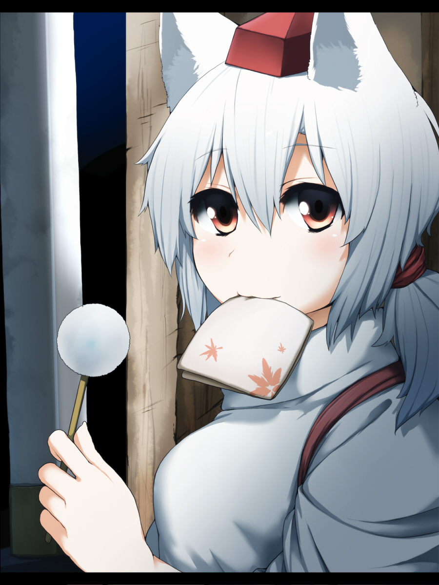 :3 alternate_hairstyle animal_ears blush breasts close-up door face hat highres holding inubashiri_momiji looking_at_viewer medium_breasts mouth_hold nejime ponytail red_eyes silver_hair smile solo tokin_hat touhou uchiko wolf_ears wood