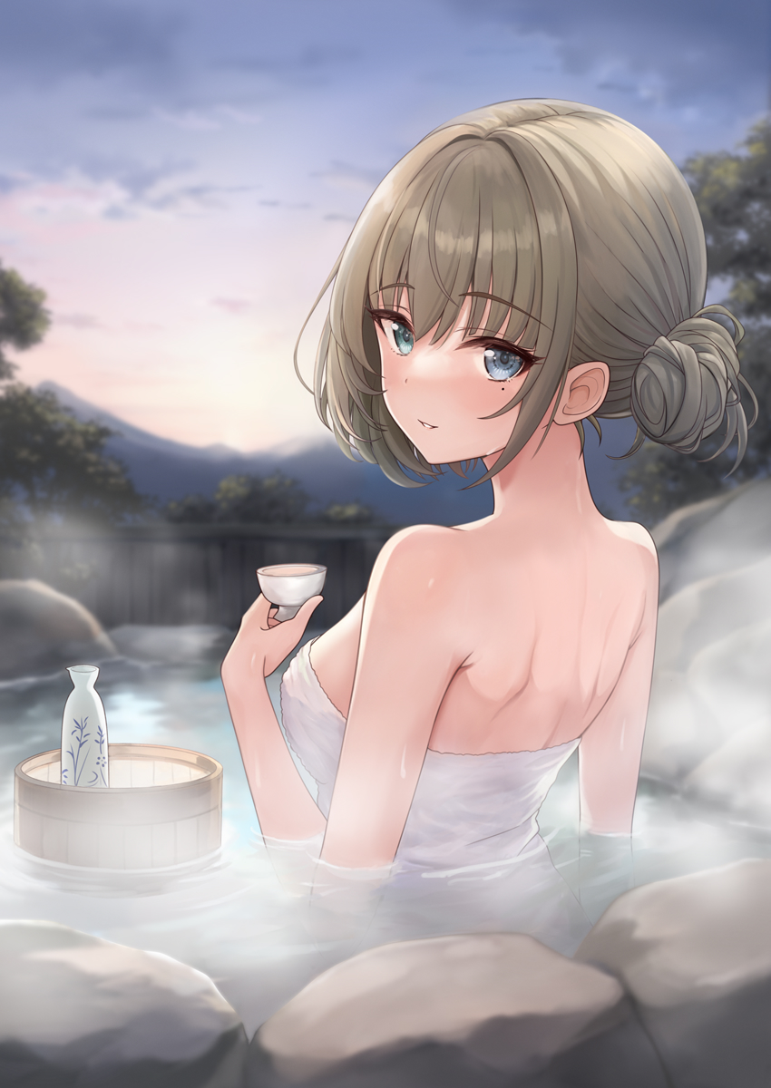 1girl bare_back bare_shoulders bathing blue_eyes blush bottle breasts bucket choko_(cup) cup green_eyes green_hair hair_bun heterochromia highres idolmaster idolmaster_cinderella_girls kirifrog looking_at_viewer looking_back medium_breasts mole mole_under_eye naked_towel onsen open_mouth partially_submerged rock sake_bottle short_hair single_hair_bun smile solo steam takagaki_kaede towel wooden_bucket