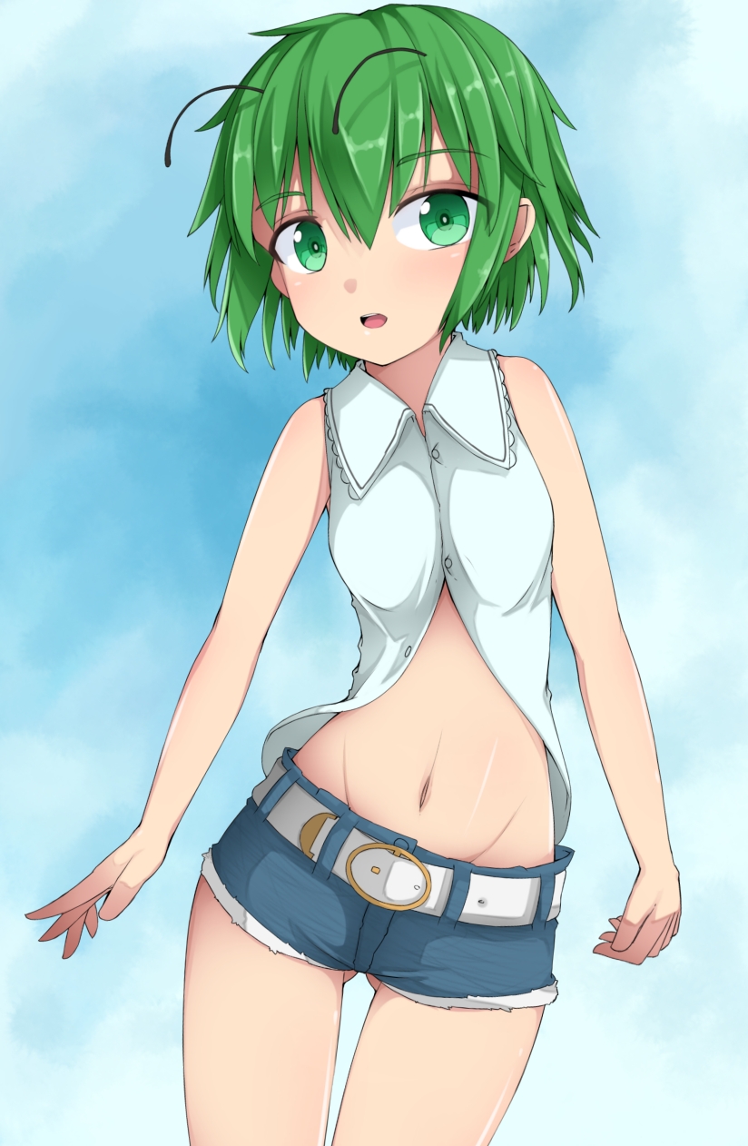 antennae ass_visible_through_thighs bare_arms bare_shoulders belt cowboy_shot green_eyes green_hair highres looking_at_viewer midriff navel open_clothes open_mouth open_shirt shirt short_hair short_shorts shorts sleeveless sleeveless_shirt solo thighs touhou uumaru wriggle_nightbug