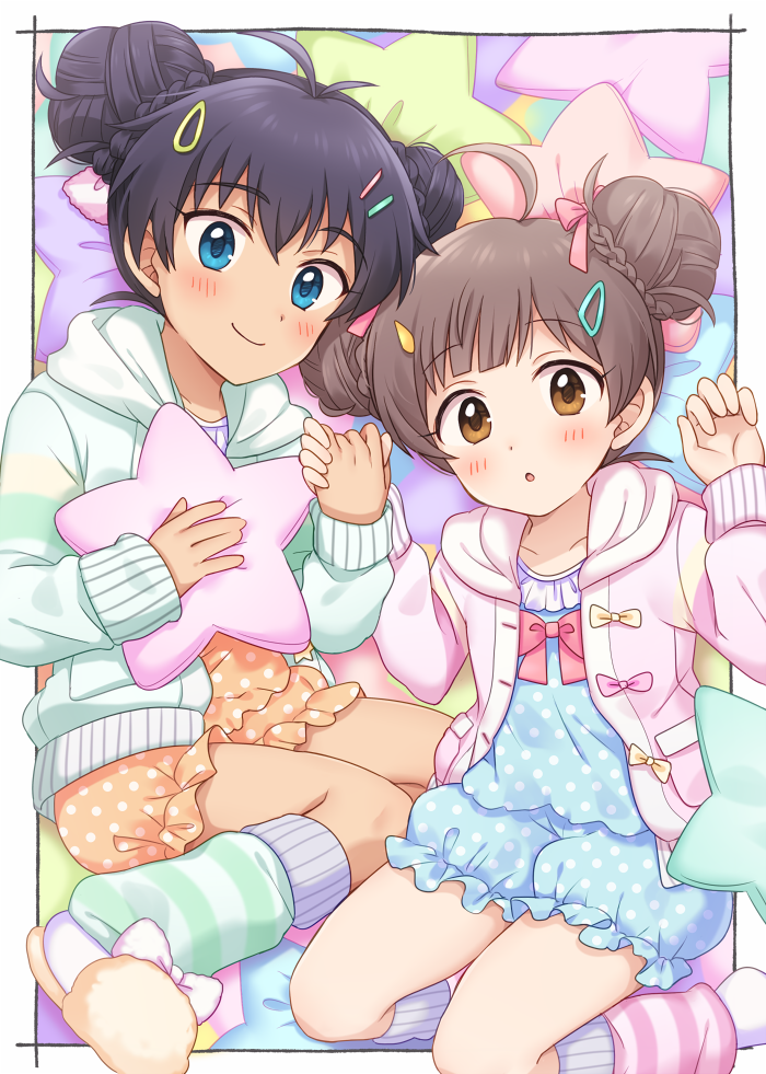 1girl 2girls ahoge alternate_hairstyle black_hair blue_eyes blue_pajamas blush bow bowtie braid breasts brown_eyes brown_hair closed_mouth collarbone dot_nose double_bun ganaha_hibiki green_jacket hair_bow hair_bun hair_ornament hair_ribbon hairclip hakozaki_serika hands_up hiiringu holding_cushion holding_hands idolmaster idolmaster_(classic) idolmaster_million_live! idolmaster_million_live!_theater_days jacket leg_warmers long_sleeves looking_at_viewer medium_breasts multiple_girls open_clothes open_jacket orange_pajamas pajamas parted_lips pink_jacket pink_ribbon polka_dot polka_dot_pajamas red_bow red_bowtie ribbon short_hair sitting slippers small_breasts smile socks wariza white_socks