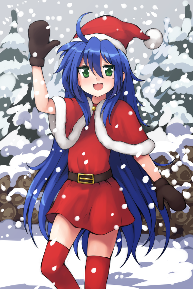 1girl :d alternate_costume aposine belt blue_hair brown_belt capelet commentary dress fur-trimmed_capelet fur_trim green_eyes hand_up hat izumi_konata long_hair lucky_star mittens outdoors red_capelet red_dress red_thighhighs santa_hat smile snow solo thighhighs tree zettai_ryouiki