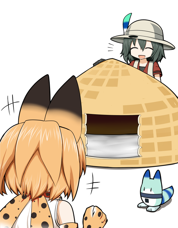 animal_ears black_gloves black_hair bow bowtie commentary commentary_request elbow_gloves gloves hat hat_feather helmet kaban_(kemono_friends) kemono_friends lucky_beast_(kemono_friends) multicolored_hair multiple_girls open_mouth partial_commentary pith_helmet serval_(kemono_friends) serval_ears serval_print serval_tail shirt short_hair sleeveless sleeveless_shirt smile sudo_shinren t-shirt tail two-tone_hair