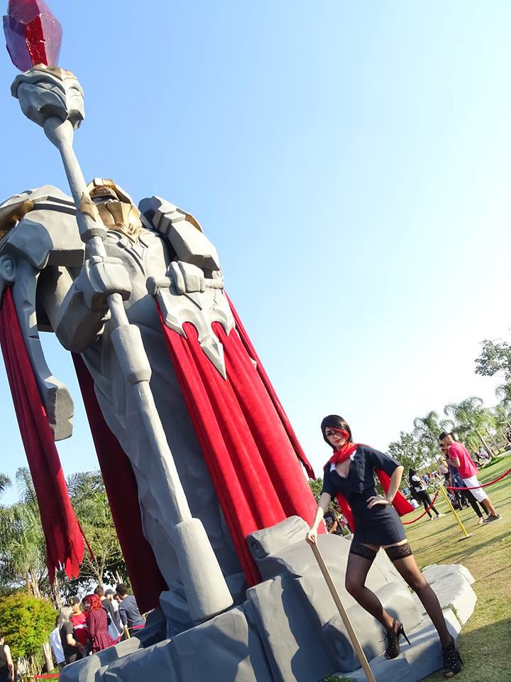 black_hair cosplay dy_chan fiora_laurent high_heels league_of_legends looking_at_viewer outdoor statue stockings turret