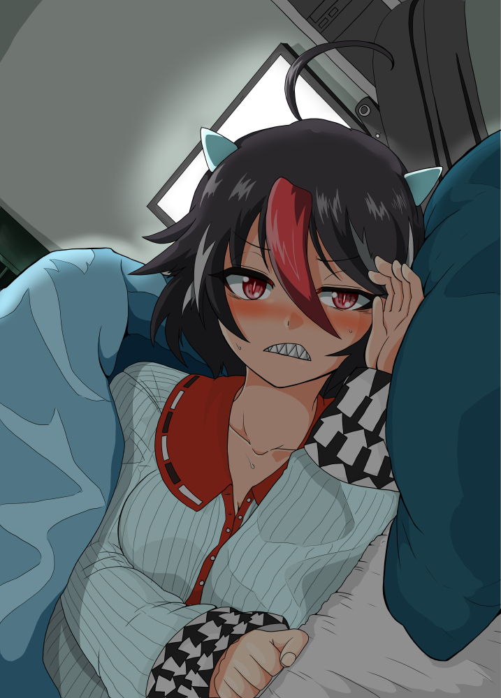 ahoge arm_rest backlighting bed bed_sheet black_hair blanket blush clenched_teeth collarbone computer directional_arrow dutch_angle eyebrows_visible_through_hair hair_between_eyes hand_rest hand_up himajin_noizu horns indoors kijin_seija long_sleeves looking_at_viewer lying monitor multicolored_hair nose_blush on_bed on_side pajamas pillow pov red_eyes red_hair scowl sharp_teeth short_hair sleepwear slit_pupils solo streaked_hair sweat teeth touhou under_covers upper_body white_hair