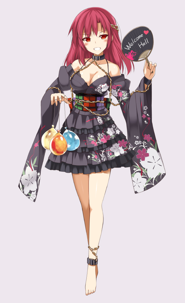 bangs bare_legs barefoot black_kimono blush breasts eyebrows_visible_through_hair fan floral_print full_body grin hecatia_lapislazuli holding holding_fan japanese_clothes kimono looking_at_viewer medium_breasts oota_yuuichi paper_fan parted_lips purple_hair red_eyes red_hair smile solo standing touhou uchiwa water_balloon yukata