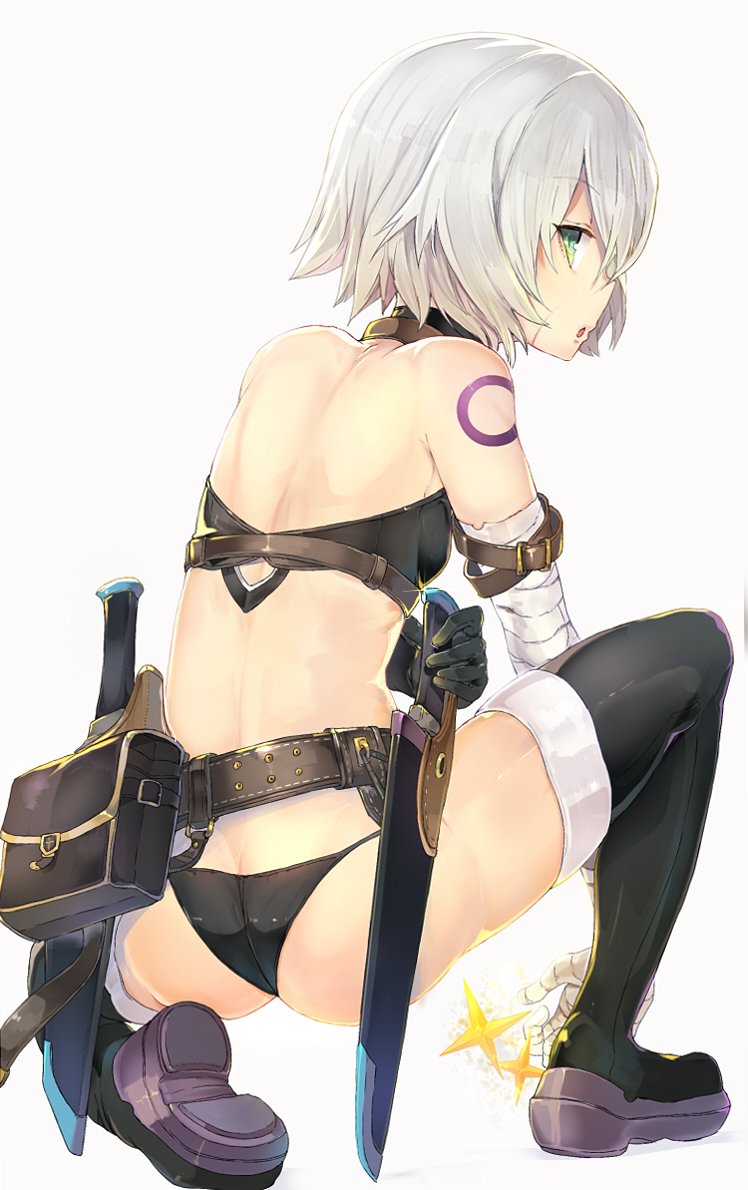 :o ass bandaged_arm bandages bare_shoulders belt black_bra black_gloves black_legwear black_panties bra commentary_request dagger fate/apocrypha fate_(series) from_behind full_body gloves green_eyes jack_the_ripper_(fate/apocrypha) looking_at_viewer looking_back one_knee panties pouch profile sheath shoes short_hair silver_hair simple_background single_glove solo sumisu_(mondo) tattoo thighhighs underwear weapon white_background