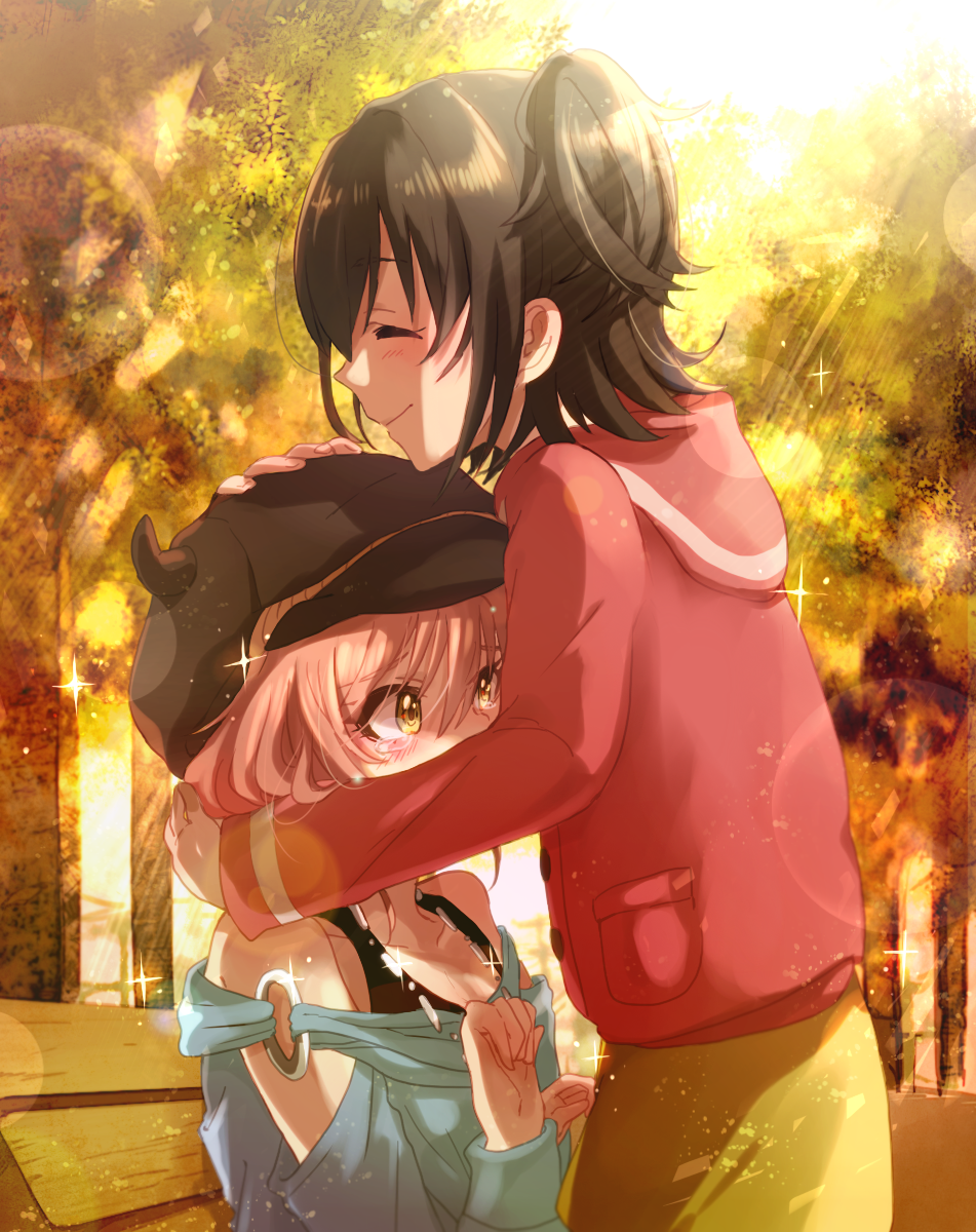 akagi_miria anaroguya black_hair blush closed_eyes commentary hat highres hug idolmaster idolmaster_cinderella_girls jougasaki_mika lens_flare multiple_girls pink_hair short_hair smile sunlight two_side_up yellow_eyes yuri