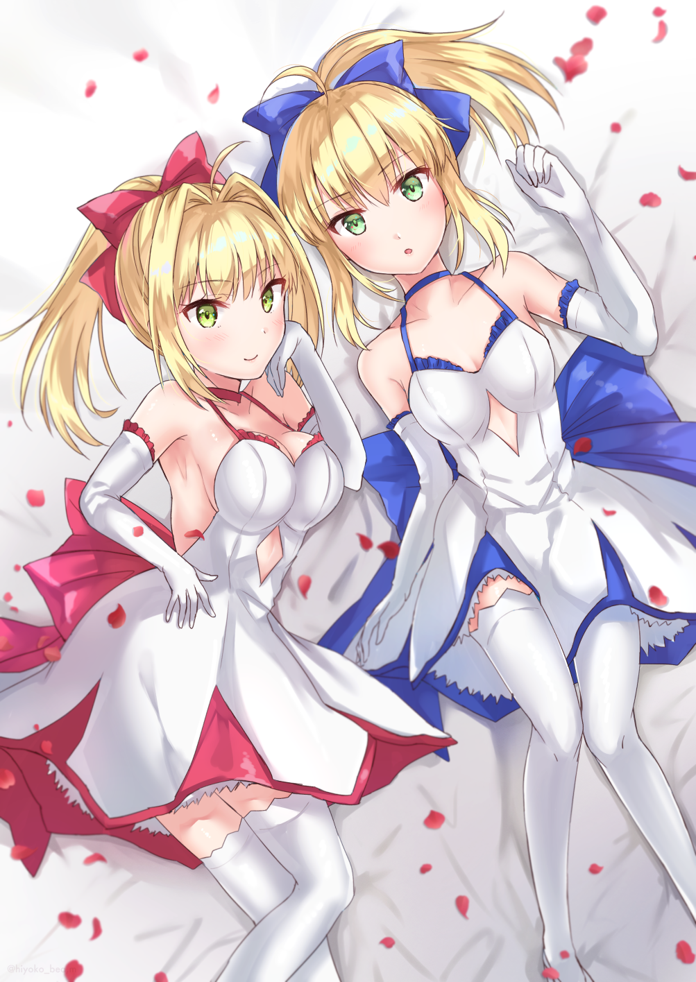 ahoge alternate_costume artoria_pendragon_(all) bed bed_sheet blonde_hair blush breasts commentary_request elbow_gloves fate/extra fate/stay_night fate_(series) gloves green_eyes highres hiyoko_biimu large_breasts looking_at_viewer lying multiple_girls nero_claudius_(fate) nero_claudius_(fate)_(all) on_back on_bed ponytail saber thighhighs