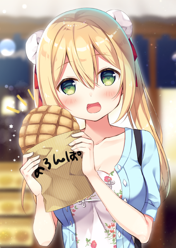 1girl :d anzu_(sumisaki_yuzuna) bangs blonde_hair blurry blurry_background blush bread breasts bun_cover collarbone double_bun eyebrows_visible_through_hair floral_print food green_eyes hair_between_eyes hair_ribbon head_tilt holding holding_food jacket long_hair looking_at_viewer medium_breasts melon_bread open_mouth original ribbon short_sleeves smile solo sparkle sumisaki_yuzuna twintails upper_body