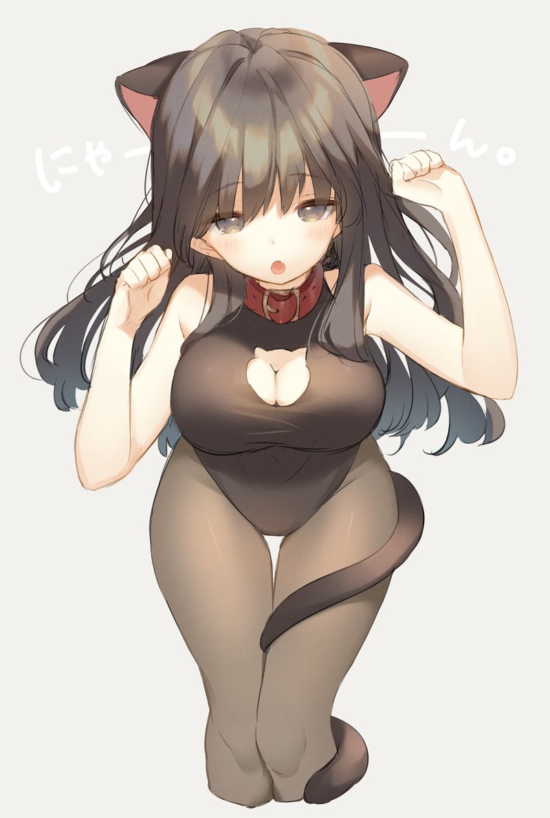 :o animal_ears arm_up bangs bare_arms bare_shoulders black_hair black_legwear black_leotard blush breasts cat_cutout cat_ears cat_girl cat_tail cleavage cleavage_cutout clenched_hands collar commentary_request eyebrows_visible_through_hair fang grey_background hand_up head_tilt kurokuma_(kuro_kumagaya) large_breasts leaning_forward leotard long_hair looking_at_viewer original pantyhose parted_lips red_collar simple_background sleeveless solo standing tail thigh_gap translation_request very_long_hair yellow_eyes
