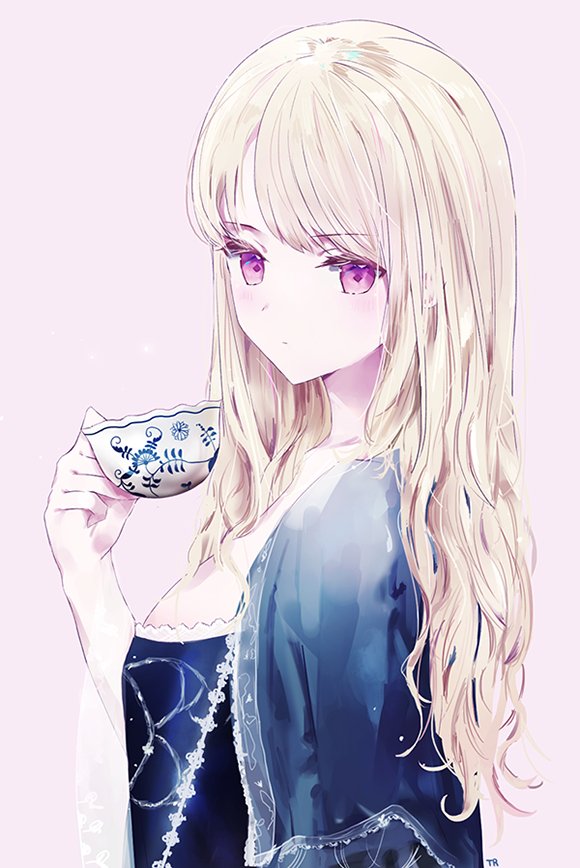 bangs blonde_hair blue_capelet blue_dress blush capelet commentary_request cup dress eyebrows_visible_through_hair from_side korean_commentary long_hair looking_at_viewer looking_to_the_side original pink_background purple_eyes signature simple_background solo teacup tr_(hareru)