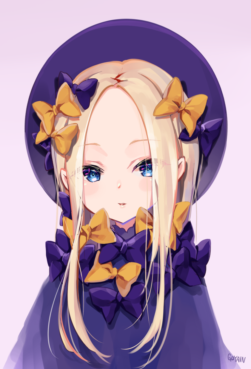 abigail_williams_(fate/grand_order) arms_at_sides bad_id bad_pixiv_id bangs black_bow black_dress black_hat blonde_hair blue_eyes blush bow commentary_request dress eyebrows_visible_through_hair eyes_visible_through_hair fate/grand_order fate_(series) forehead goyain hair_bow hat head_tilt highres long_hair long_sleeves looking_at_viewer orange_bow parted_bangs parted_lips pink_background polka_dot polka_dot_bow simple_background solo