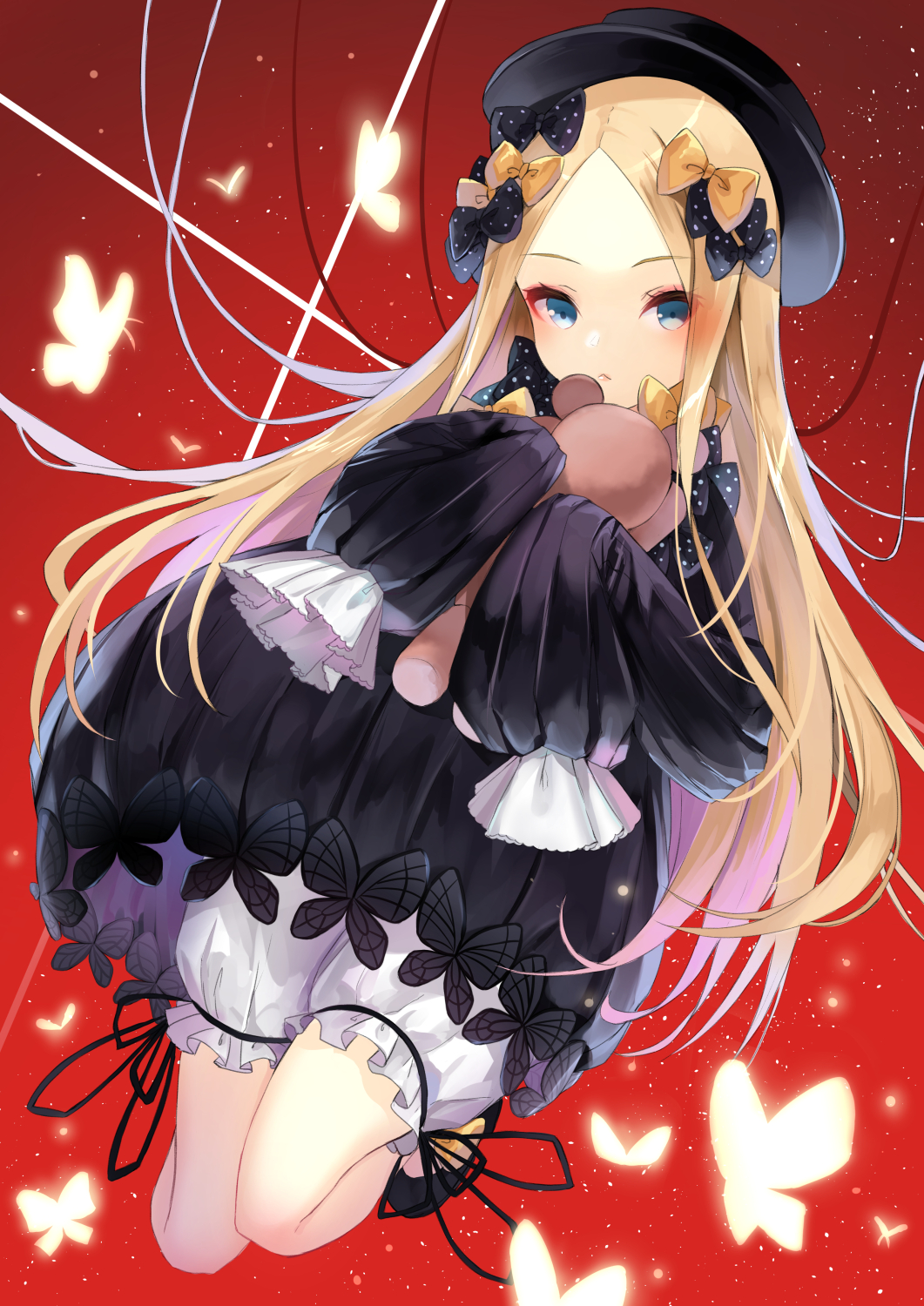 :&lt; abigail_williams_(fate/grand_order) amahara_pekozaemon bangs black_bow black_dress black_footwear black_hat blonde_hair bloomers blue_eyes bow bug butterfly closed_mouth commentary_request dress fate/grand_order fate_(series) forehead full_body hair_bow hat highres insect long_hair long_sleeves looking_at_viewer mary_janes object_hug orange_bow parted_bangs polka_dot polka_dot_bow red_background shoes sleeves_past_fingers sleeves_past_wrists solo stuffed_animal stuffed_toy teddy_bear underwear very_long_hair white_bloomers