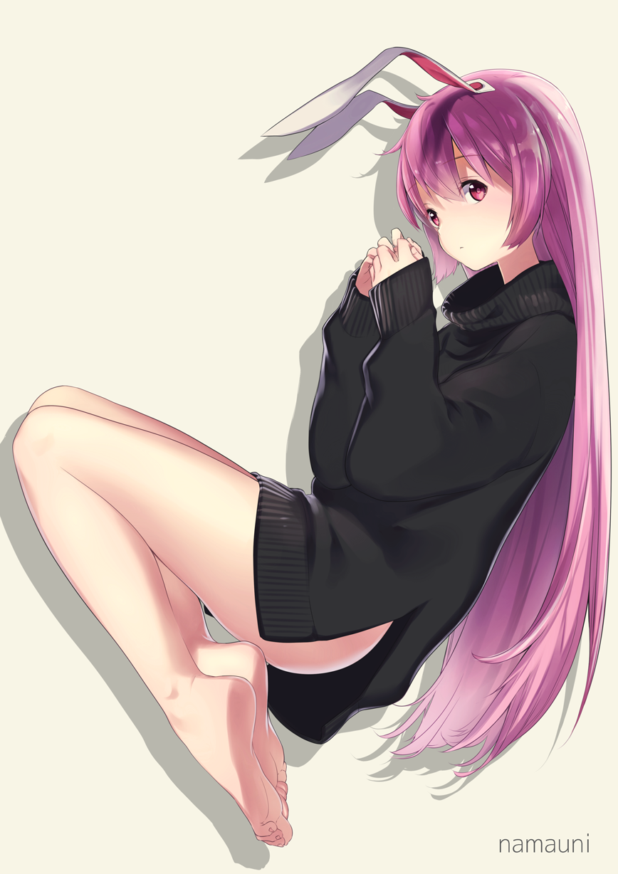alternate_costume animal_ears artist_name barefoot black_sweater bottomless bunny_ears commentary_request contemporary feet highres long_hair long_sleeves looking_at_viewer namauni no_pants purple_hair red_eyes reisen_udongein_inaba simple_background soles solo sweater touhou very_long_hair yellow_background