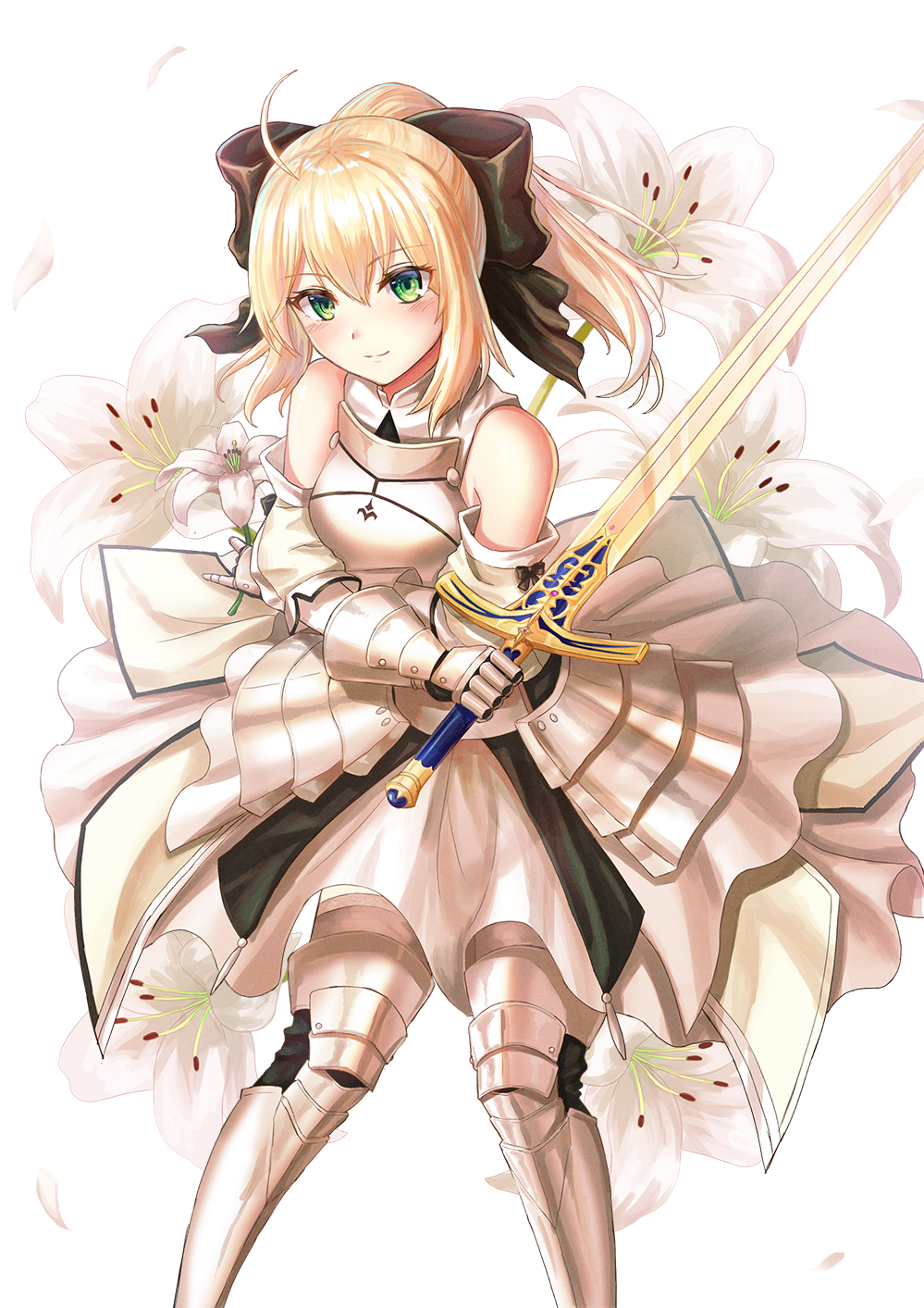 ahoge armor artoria_pendragon_(all) black_bow blonde_hair blush bow breasts closed_mouth eyebrows_visible_through_hair fate/grand_order fate_(series) green_eyes hair_bow highres holding holding_sword holding_weapon looking_at_viewer medium_breasts saber saber_lily seungju_lee short_hair short_ponytail smile solo sword weapon