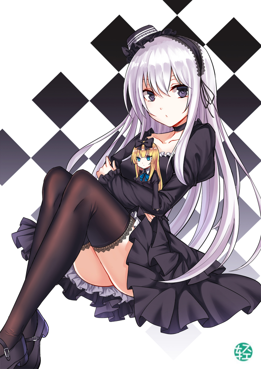 ass black_bow black_choker black_dress black_footwear black_hairband black_hat black_legwear blonde_hair blue_bow blue_eyes blue_neckwear bow bowtie character_request checkered checkered_background choker commentary_request doll dress gothic_lolita hair_between_eyes hair_bow hairband hat highres juliet_sleeves knees_up koissa lolita_fashion lolita_hairband long_hair long_sleeves looking_at_viewer mini_hat minigirl monu_yu_ren_ou_xuxia_shiyan multiple_girls official_art puffy_sleeves purple_eyes qing_zhi_wenku silver_hair sitting thighhighs white_background