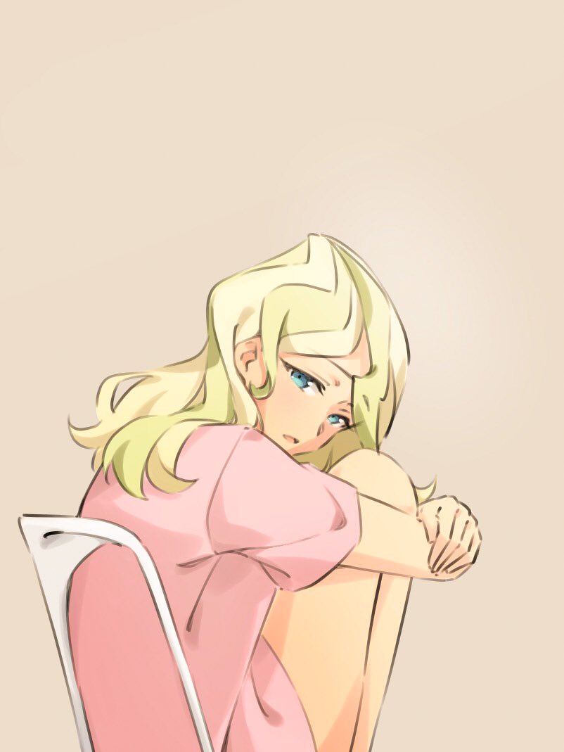 bare_legs blonde_hair blue_eyes blush brown_background diana_cavendish feet_out_of_frame from_behind knees_to_chest knees_up leg_hug legs_grab light_green_hair little_witch_academia long_hair looking_at_viewer looking_back multicolored_hair on_chair open_mouth pink_shirt seren_lwa shirt short_sleeves simple_background sitting solo t-shirt thighs two-tone_hair wavy_hair