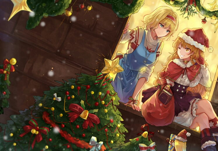 aili_(aliceandoz) alice_margatroid arm_support bloomers blue_eyes capelet christmas christmas_ornaments christmas_tree crossed_legs dutch_angle fur-trimmed_capelet fur_trim hat jewelry kirisame_marisa multiple_girls necklace one_eye_closed sack santa_hat short_hair touhou underwear yellow_eyes