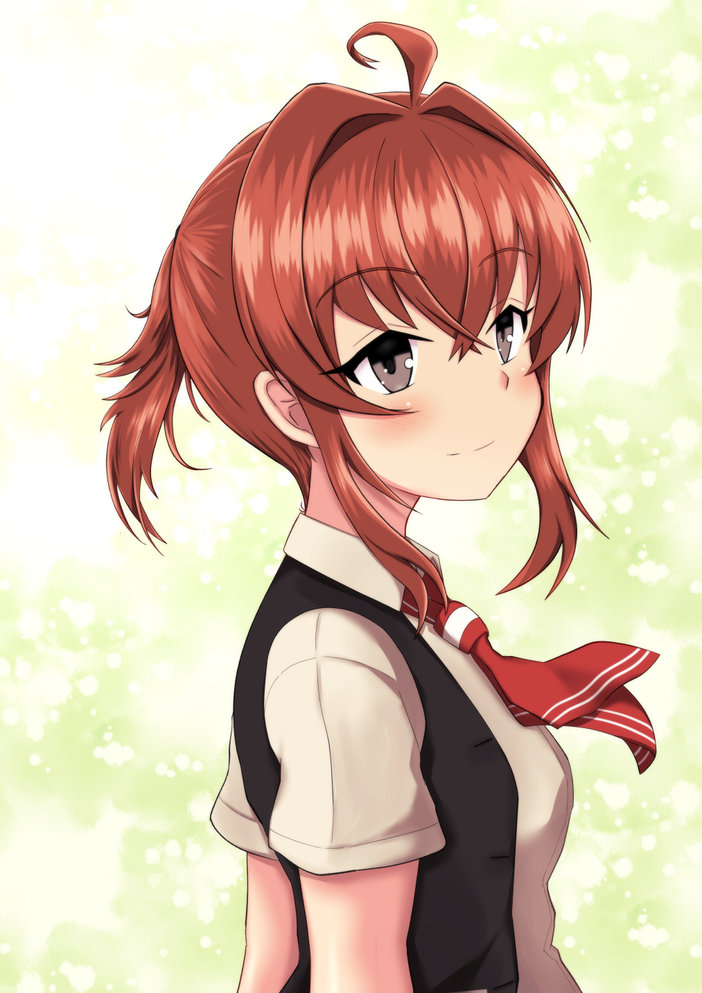 ahoge alternate_hairstyle arashi_(kantai_collection) backlighting black_vest blush brown_eyes closed_mouth collared_shirt eyebrows_visible_through_hair from_side green_background grey_shirt haoto_(arnica_leaf) highres kantai_collection looking_at_viewer looking_to_the_side neckerchief open_clothes open_vest red_neckwear shiny shiny_hair shirt short_ponytail short_sleeves sidelocks smile solo upper_body vest wing_collar