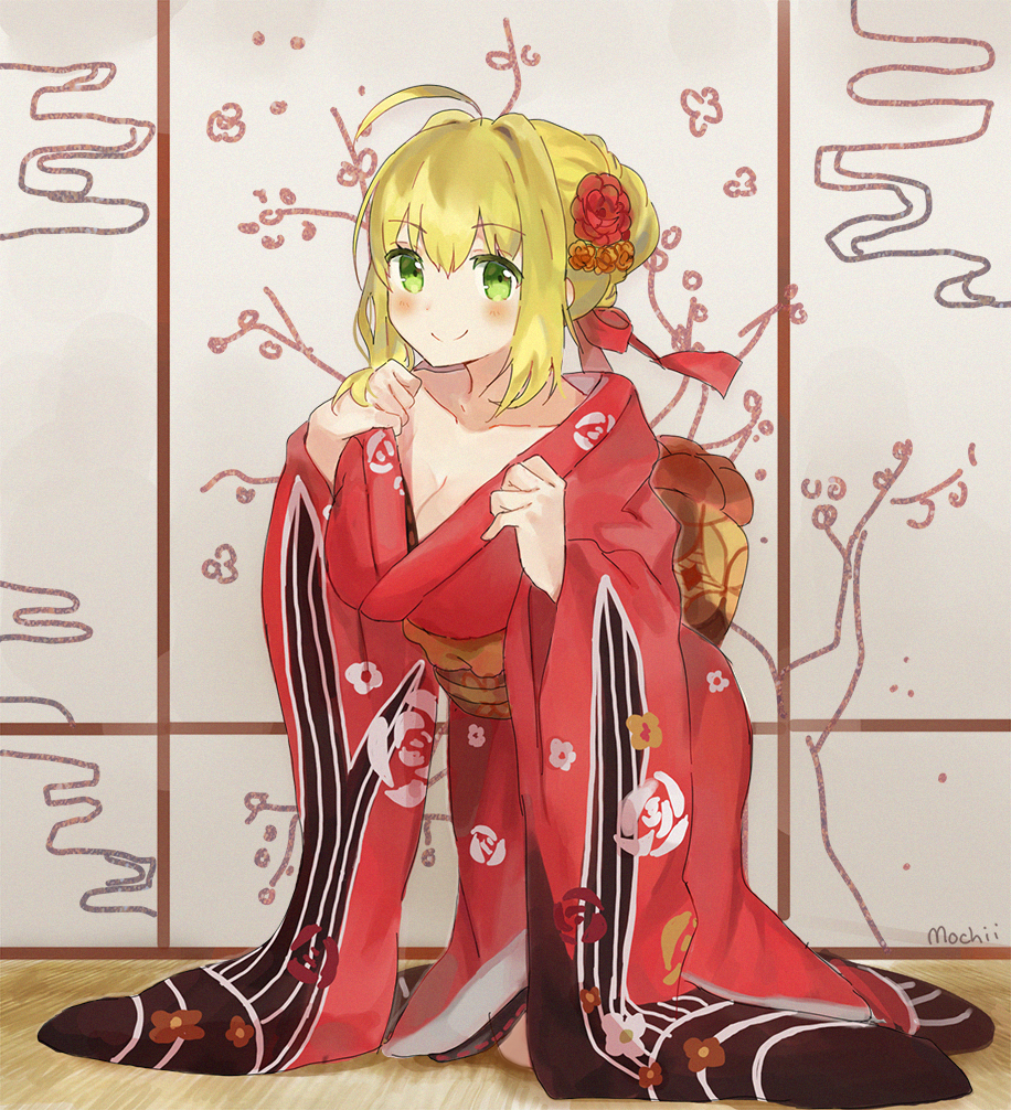ahoge bangs blonde_hair breasts cleavage commentary eyebrows_visible_through_hair fate/extra fate/grand_order fate_(series) floral_print flower green_eyes hair_flower hair_intakes hair_ornament hair_ribbon indoors japanese_clothes kimono large_breasts long_sleeves looking_at_viewer mochii nero_claudius_(fate) nero_claudius_(fate)_(all) obi red_flower red_kimono red_ribbon red_rose ribbon rose sash smile solo wide_sleeves