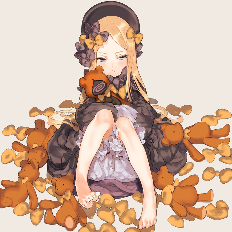 :&lt; abigail_williams_(fate/grand_order) banned_artist bare_legs barefoot beret black_bow black_dress blonde_hair blue_eyes blush bow closed_mouth dress fate/grand_order fate_(series) forehead hair_bow hands_in_opposite_sleeves hat kissai knees_up long_hair polka_dot polka_dot_bow sitting solo stuffed_animal stuffed_toy teddy_bear tsurime yellow_bow