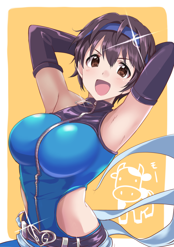 :d armpits arms_up bangs belt black_gloves black_hair blue_bodysuit blush bodysuit breasts brown_eyes brown_hair commentary_request cow elbow_gloves eyebrows_visible_through_hair gloves hair_between_eyes hairband hand_behind_head heart heart_belt idolmaster idolmaster_cinderella_girls large_breasts looking_at_viewer official_style oikawa_shizuku open_mouth orange_background sexy_guilty short_hair smile solo sparkle tareme upper_body v-shaped_eyebrows youhei_(testament) zipper