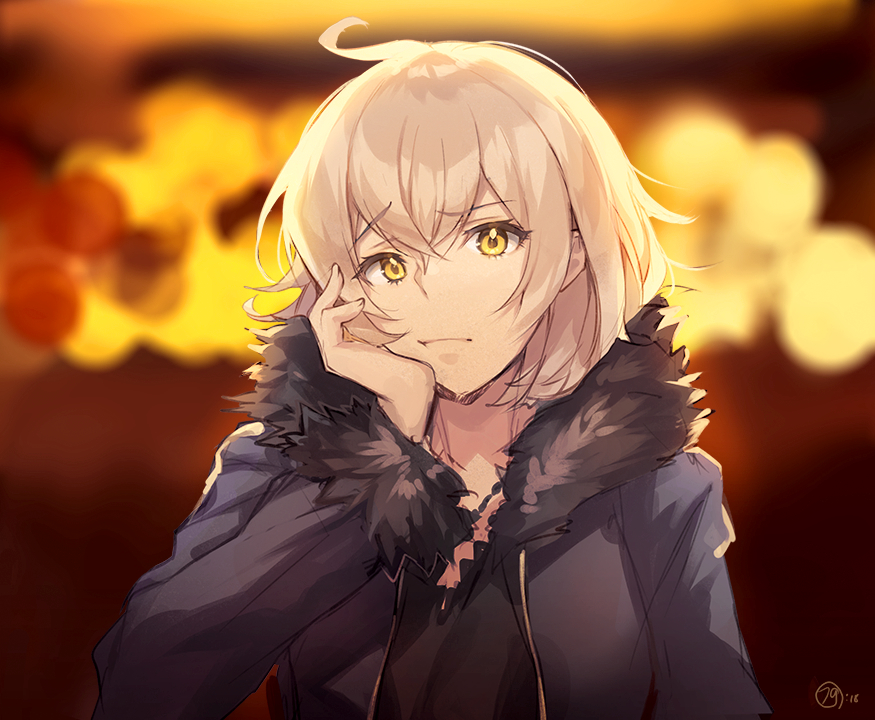 :i ahoge bad_id bad_pixiv_id black_shirt blonde_hair eyebrows_visible_through_hair fate/grand_order fate_(series) fur_collar fur_trim hand_on_own_face jacket jeanne_d'arc_(alter)_(fate) jeanne_d'arc_(fate) jeanne_d'arc_(fate)_(all) jewelry looking_at_viewer nagu necklace raised_eyebrow shirt short_hair wicked_dragon_witch_ver._shinjuku_1999 yellow_eyes