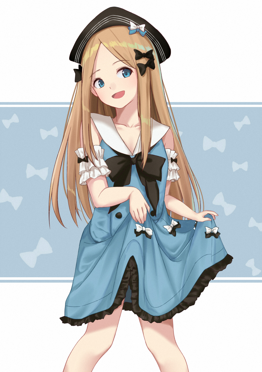 :d abigail_williams_(fate/grand_order) bangs bare_shoulders black_bow black_hat blonde_hair blue_bow blue_dress blue_eyes bow collarbone commentary_request dress eyebrows_visible_through_hair fate/grand_order fate_(series) forehead hair_bow hat head_tilt highres itachi_kanade long_hair open_mouth parted_bangs skirt_hold sleeveless sleeveless_dress smile solo very_long_hair white_bow