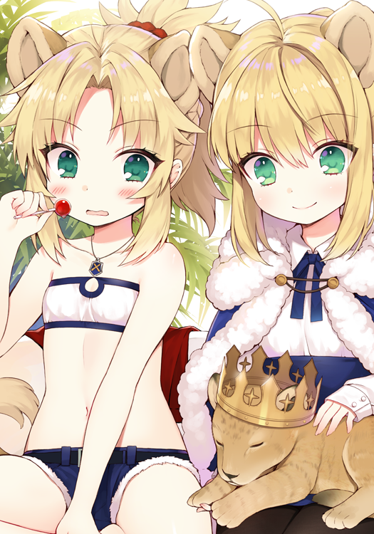 animal animal_ears artoria_pendragon_(all) bandeau bangs bare_arms bare_shoulders belt belt_buckle black_belt black_legwear blonde_hair blue_cloak blue_shorts blush buckle byulzzimon candy cloak closed_mouth collarbone collared_shirt commentary_request crown eyebrows_visible_through_hair fate/apocrypha fate/grand_order fate/stay_night fate_(series) food fur-trimmed_cloak fur_trim green_eyes hair_between_eyes hair_intakes holding holding_lollipop jewelry kemonomimi_mode lion lion_ears lollipop long_sleeves mordred_(fate) mordred_(fate)_(all) multiple_girls pantyhose parted_lips pendant ponytail saber shirt short_shorts shorts sidelocks sitting sleeves_past_wrists smile wavy_mouth white_background white_bandeau white_shirt younger