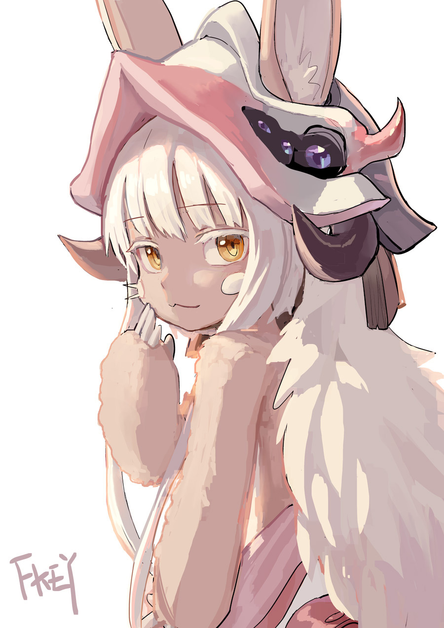 :3 animal_ears artist_name bangs chinese_commentary colored_eyelashes commentary_request eyebrows_visible_through_hair fkey from_behind furry hand_on_own_face hand_up hat highres horns long_hair looking_at_viewer looking_back made_in_abyss nanachi_(made_in_abyss) signature simple_background smile solo topless upper_body whiskers white_background white_hair yellow_eyes