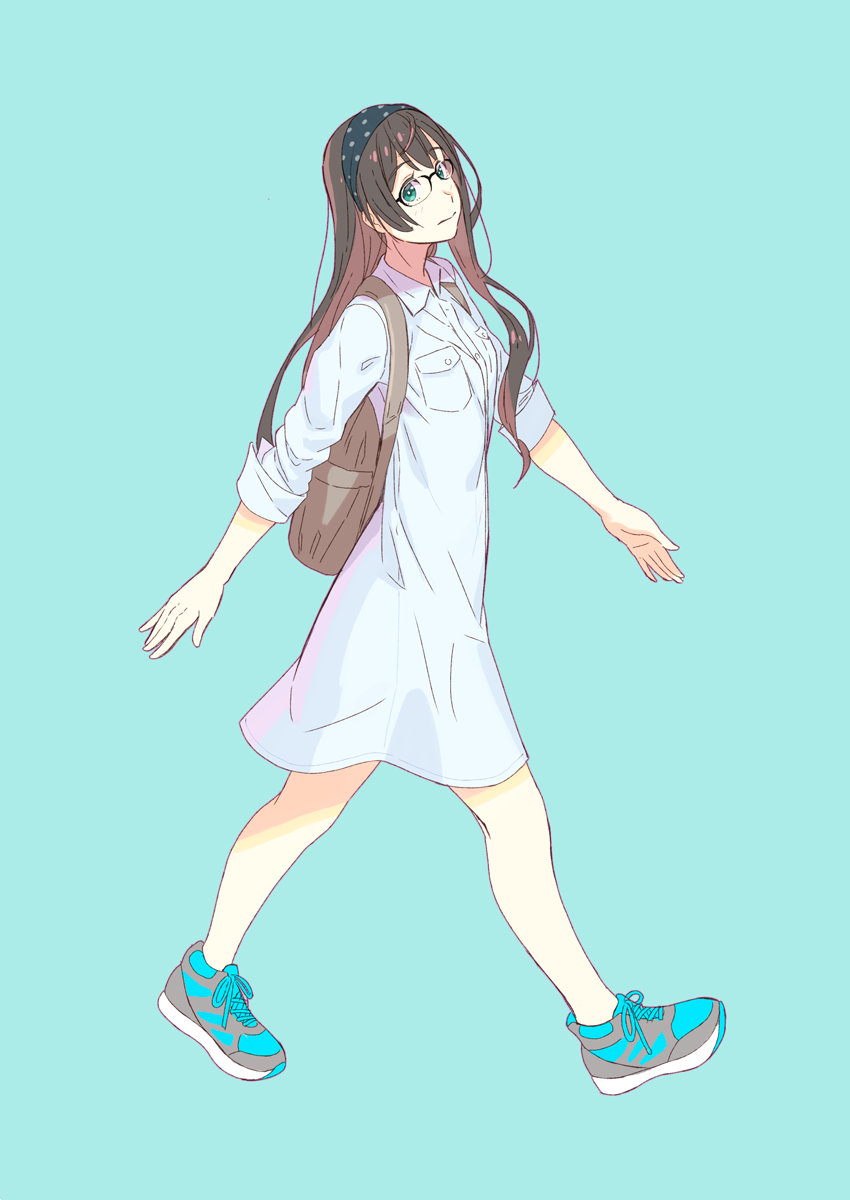 alternate_costume backpack bag black_hair black_hairband blue_background blue_dress breast_pocket commentary_request dress full_body green_eyes grey_footwear hairband highres kantai_collection long_hair looking_at_viewer ooyodo_(kantai_collection) pocket polka_dot_hairband shoes simple_background sneakers solo walking yuuji_(and)