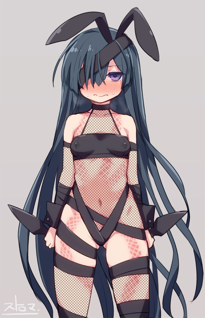 animal_ears black_hair blush breasts bunny_ears closed_mouth commentary_request covered_nipples cowboy_shot dual_wielding embarrassed eyepatch fate/grand_order fate_(series) fishnet_gloves fishnet_legwear fishnets gloves grey_background hair_over_one_eye holding kunai leotard long_hair looking_at_viewer mochizuki_chiyome_(fate/grand_order) navel ninja purple_eyes small_breasts solo standing stroma thigh_strap unmoving_pattern very_long_hair weapon wrist_cuffs